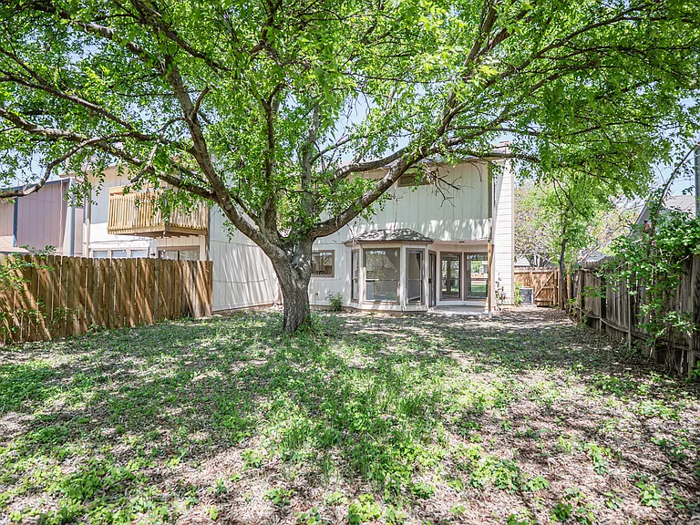 9914 Ardash Ln — Photo 2