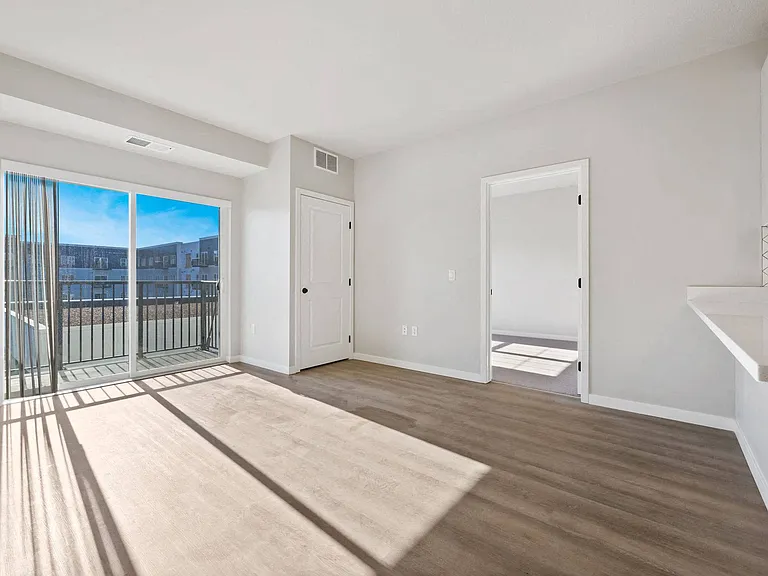 Lochner Apartments — Photo 13