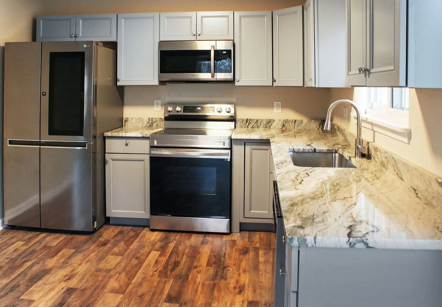 3 bed, 2.0 bath, 1180 sqft, $1,999 — Photo 4