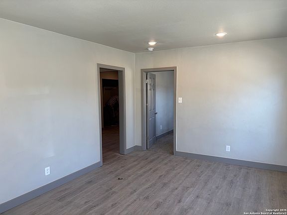 4th image of 1303 FENFIELD AVE