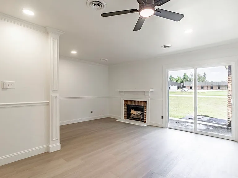 128 Durwood Rd #E — Photo 3