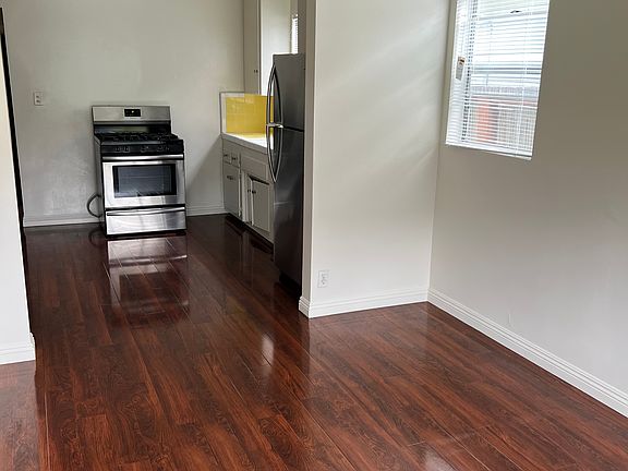 3rd image of 1603 Cabrillo Ave #1/2