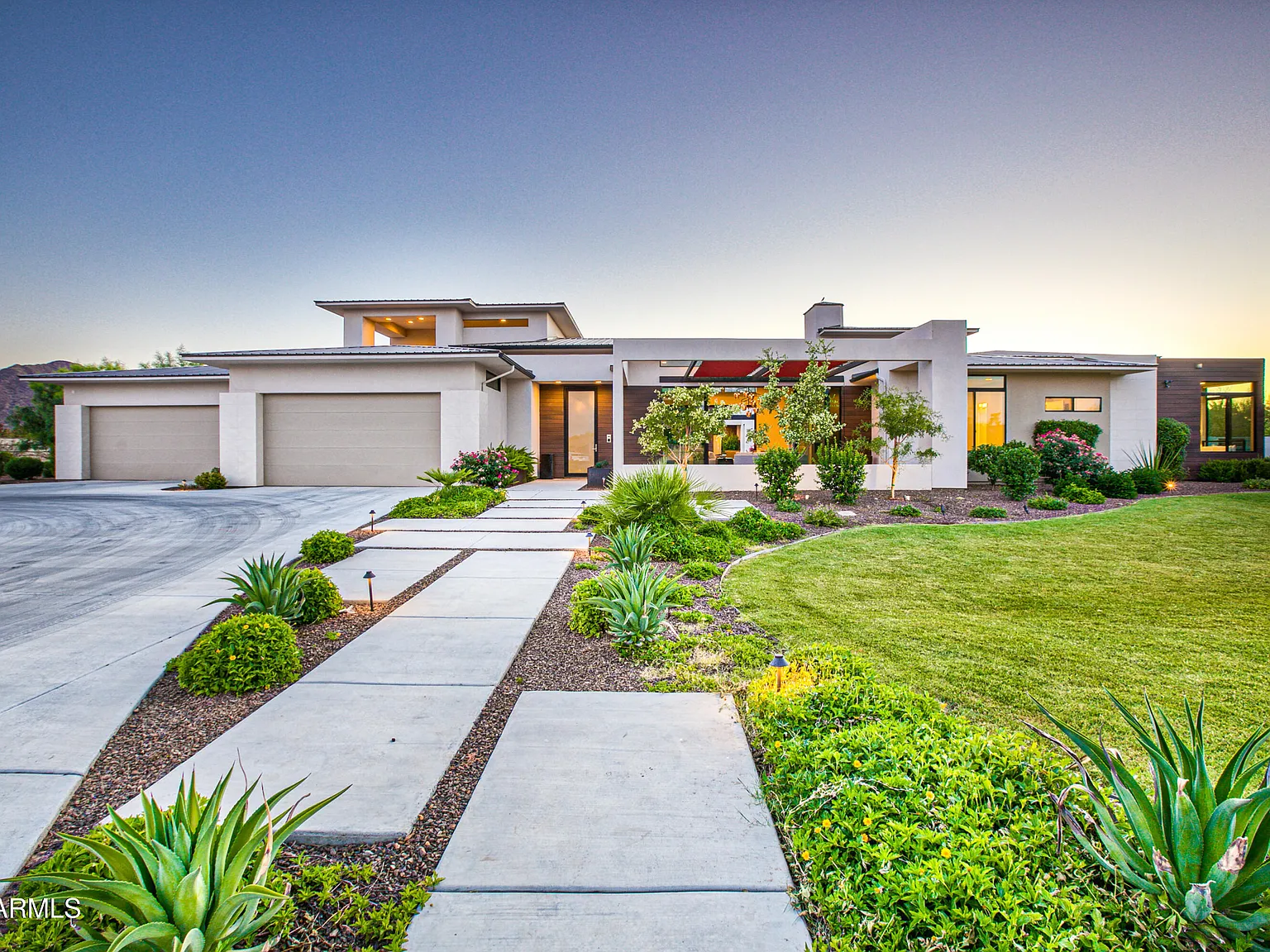 6 bed, 5.5 bath, 6168 sqft, $25,000 — Photo 4