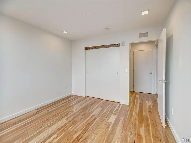 1454 Townsend St #303 — Photo 15