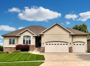 303 N Ridge Dr, Waunakee, WI 53597