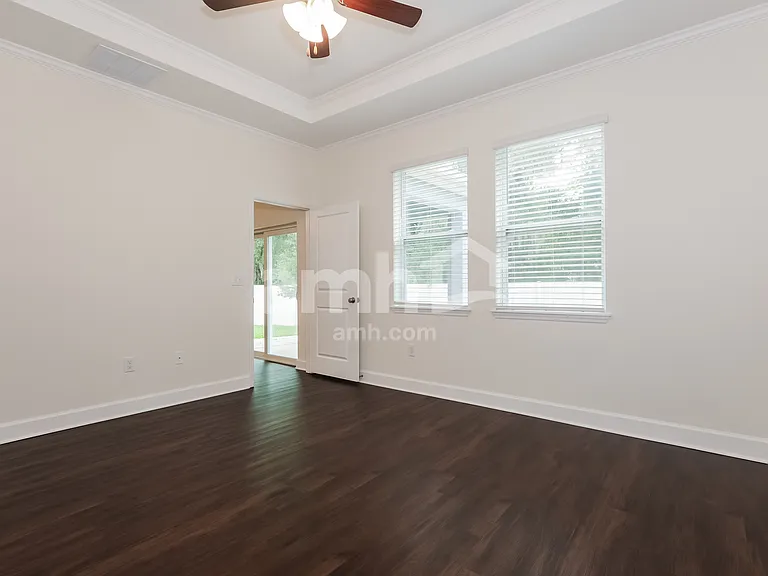 1028 Walden Pond Dr — Photo 12