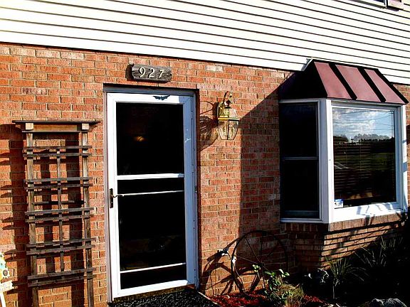 4th image of 927 Hilltop Dr