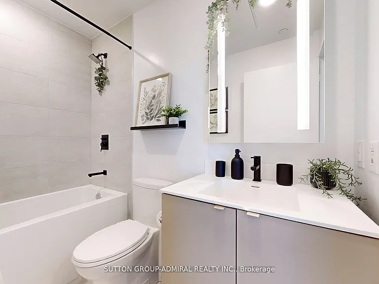 500 Dupont St #502 — Photo 11