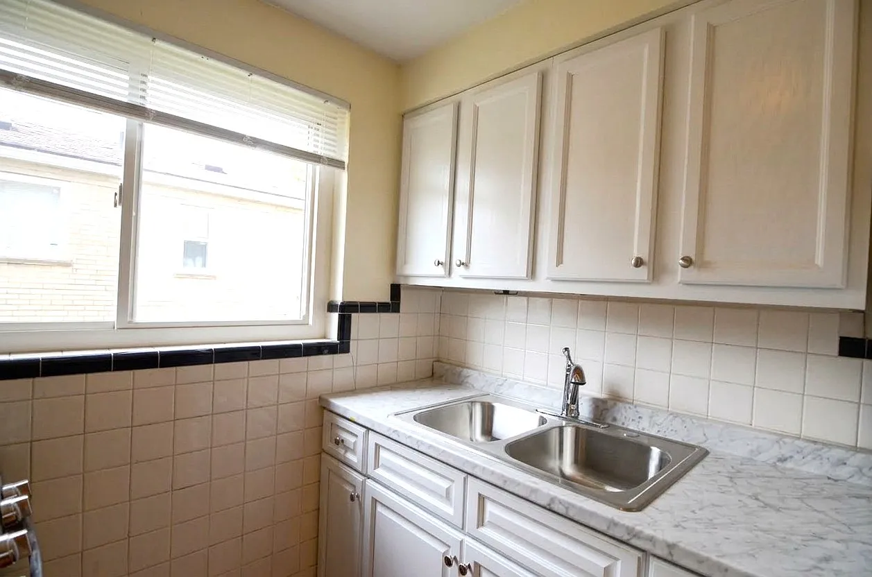 1 bed, 700 sqft, $975 — Photo 2