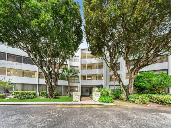 10852 N Kendall Dr APT 203, Miami, FL 33176