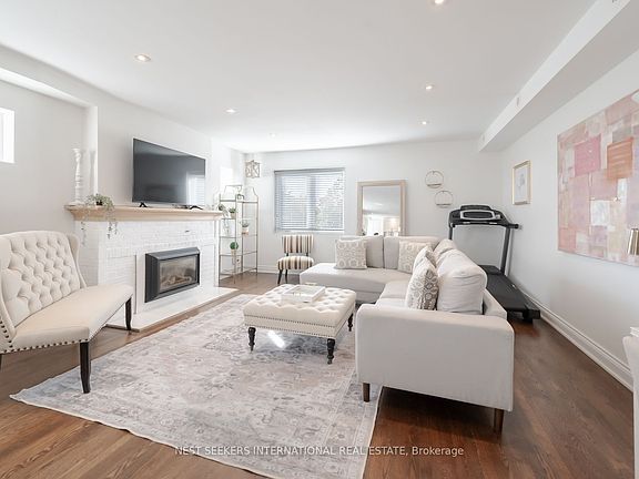 2nd image of 963 Avenue Rd #3