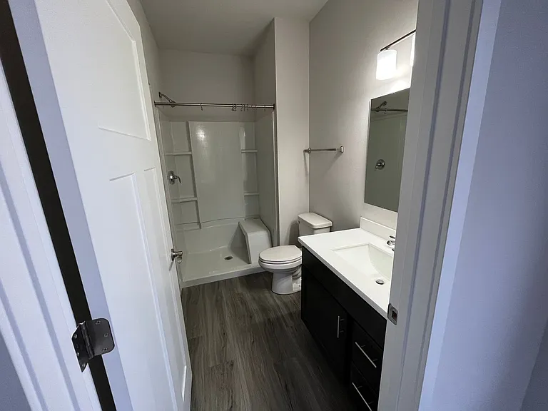 Cottage Grove Commons: 1400 N Windsor — Photo 44