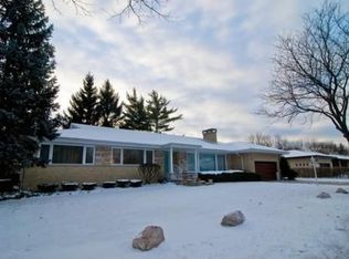 6568 N Sauganash Ave, Lincolnwood, IL
