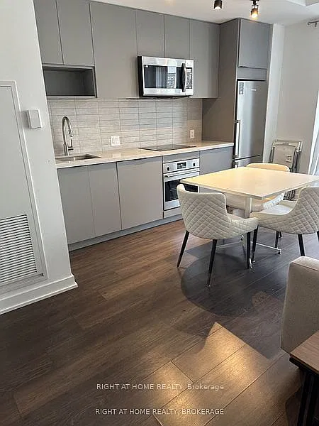 5 Defries St #519