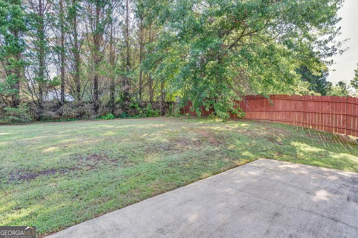 3 bed, 2.0 bath, 2094 sqft, $2,095 — Photo 4