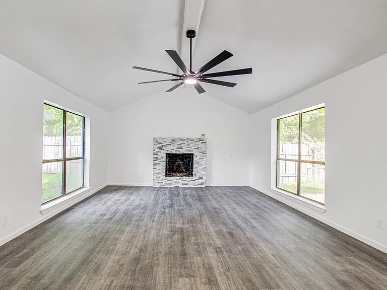 816 Glen Hollow Dr — Photo 8