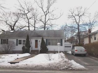 16 Bay Ave, Ronkonkoma, NY 11779
