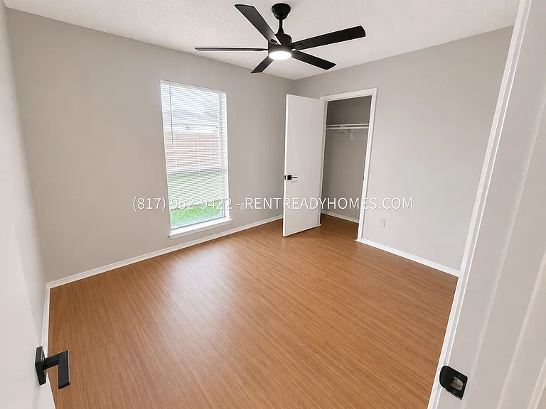 6052 Holiday Ln — Photo 3