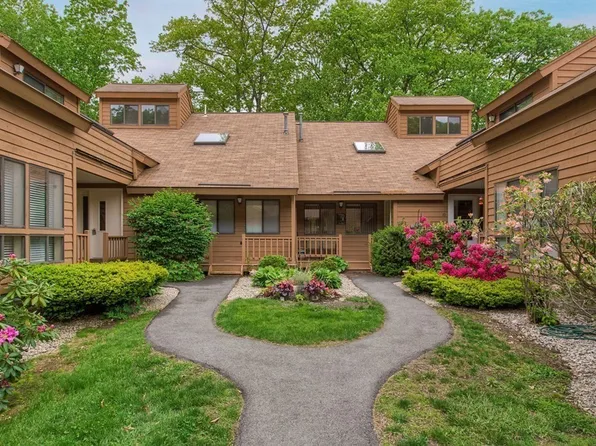 4 Clement Ct #4, Haverhill, MA 01832