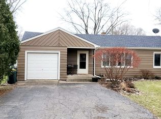 1421 Lakeview St, Johnsburg, IL 60051