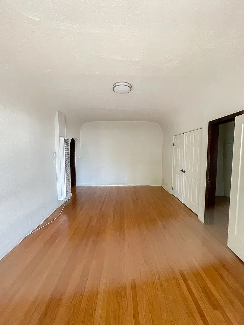 367 N Orange Grove Ave. — Photo 4
