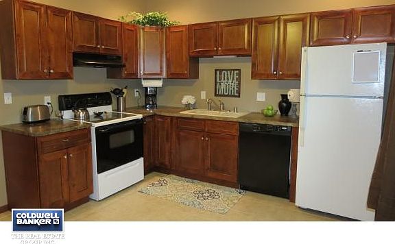 All kitchen appliances stay!