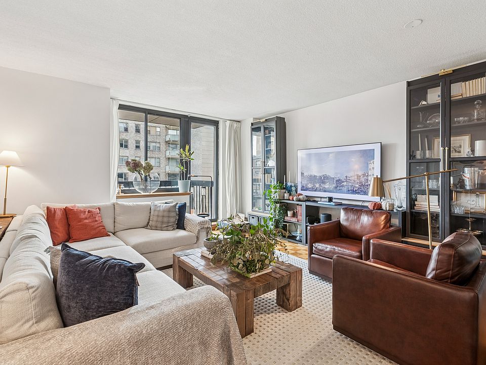 1st image of 250 E 40th St APT 21F