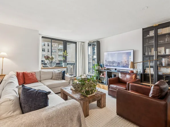 250 East 40th Street image 1 of 20