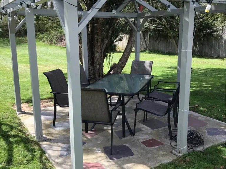 16 Meadow Rd — Photo 3