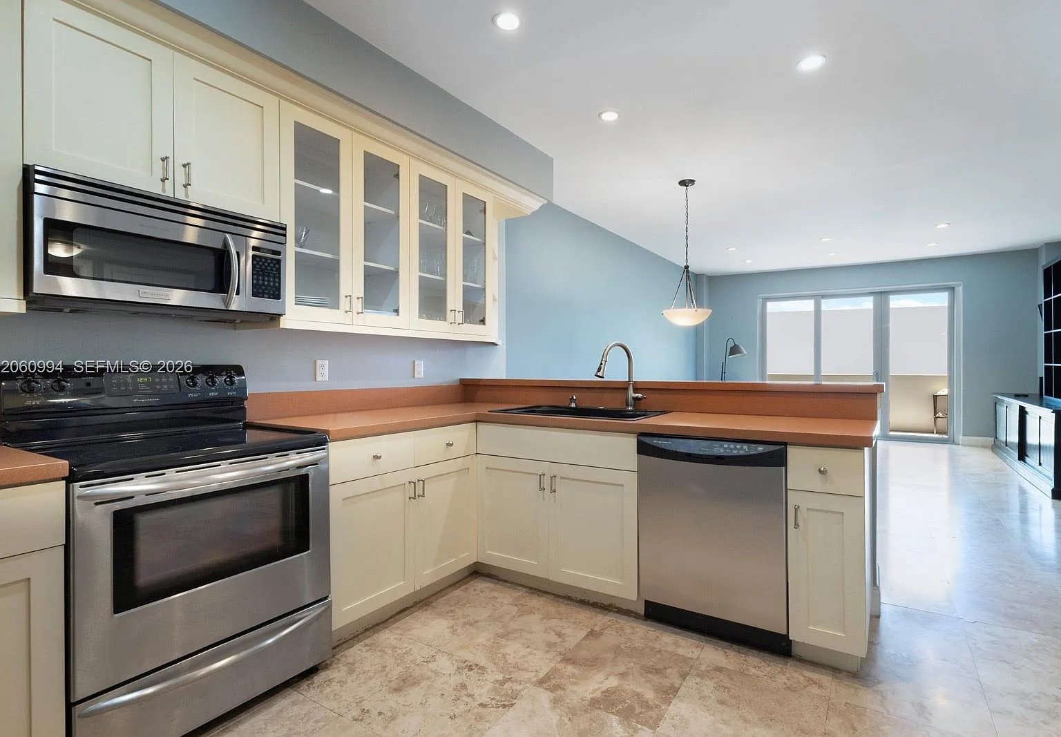 Island Terrace Condo — Photo 3