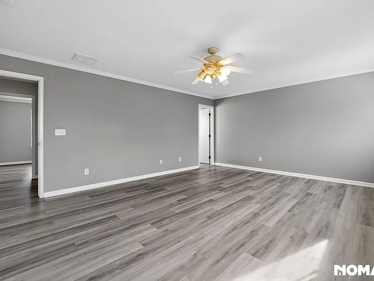 454 E 77th Pl — Photo 15