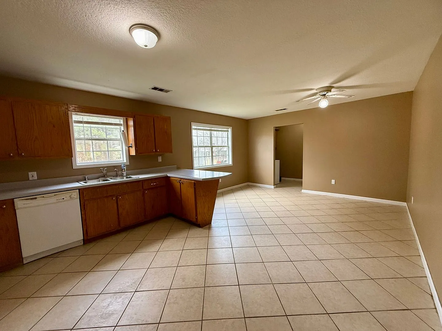 3 Bedroom/1 Bathroom Home in Paragould AR — Photo 4