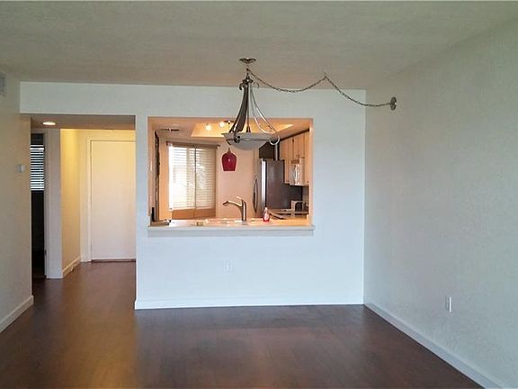3rd image of 4113 Fairview Vista Pt APT 211