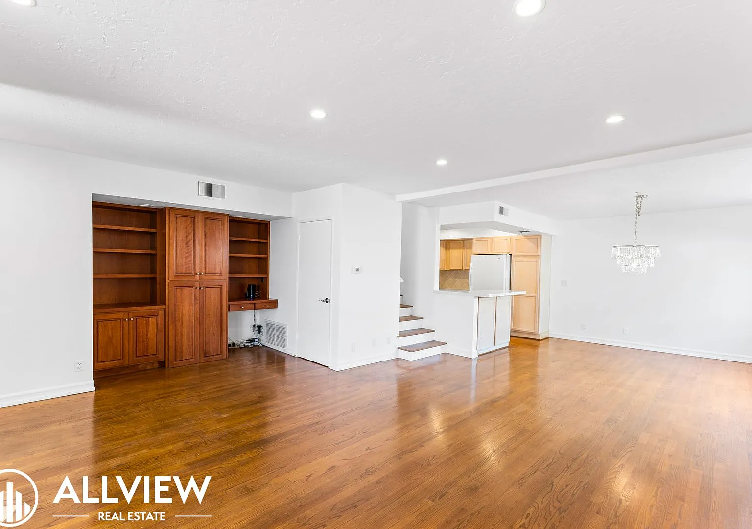 Coastal Townhouse in the Heart of Santa Monica! — Photo 3