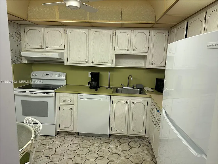 410 SE 2nd St #118 — Photo 2
