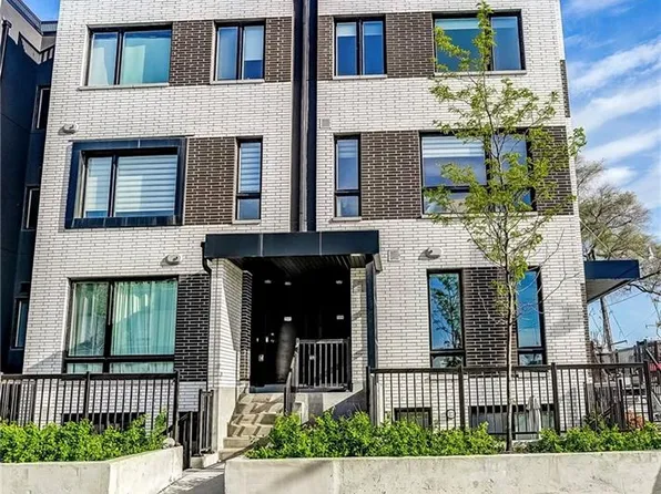 40 Ed Clark Gdns #Townhouse 16, Toronto, ON M6N 0B5