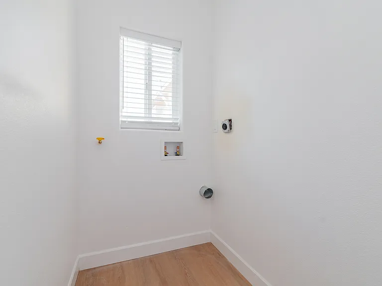 5033 Sultana Ave #B — Photo 9