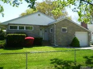 471 Roosevelt Ave, Massapequa Park, NY 11762