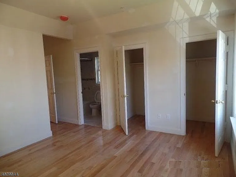 Master bedroom w/2 walk in closets