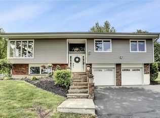 15 Jones Dr, Highland Mills, NY 10930