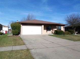 16846 White Plains Dr, Macomb, MI 48044