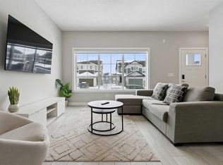 556 W Chelsea Gdns, Chestermere, AB T1X 2V4