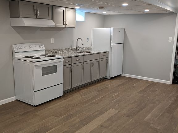 2nd image of 2725 Niagara St