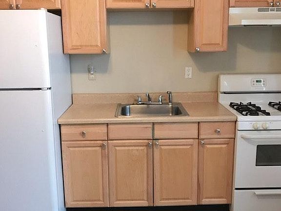 Fully applianced kitchen