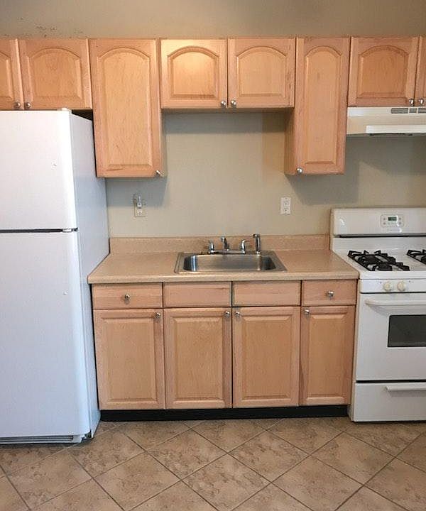 Fully applianced kitchen
