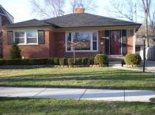 1536 Aline Dr, Grosse Pointe Woods, MI 48236