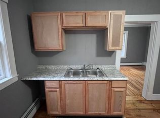 27 Maple St #4, Windsor, VT 05089