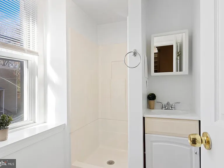 400 Green Ln #2 — Photo 15