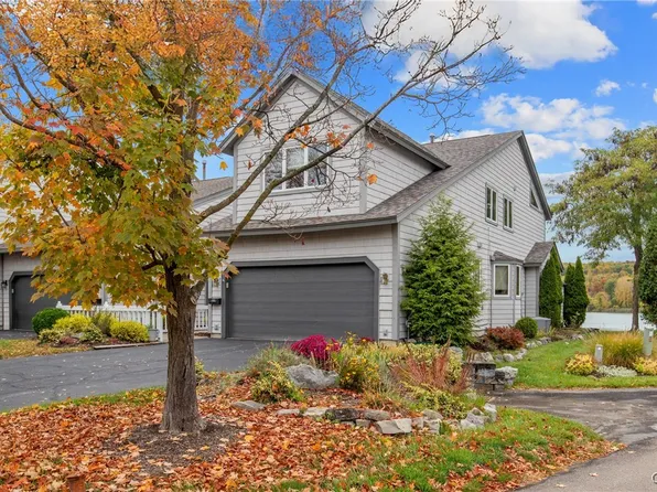 33 Parkington Cir, East Syracuse, NY 13057