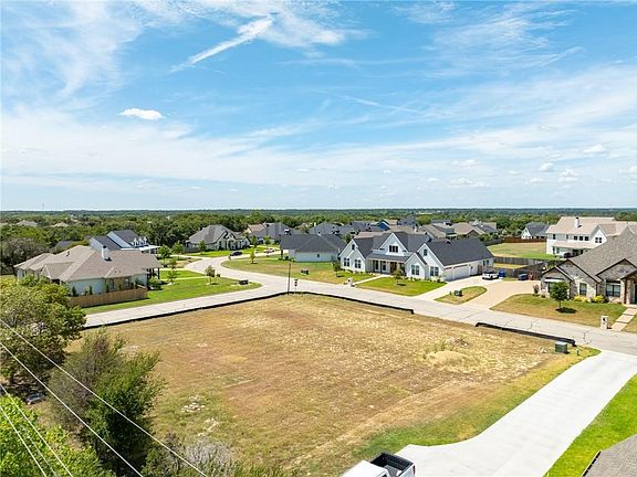 5th image of 220 Wycliff Dr